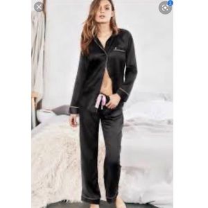 🌟🌟🌟VICTORIA’S SECRET Black Satin Pajamas🌟🌟🌟